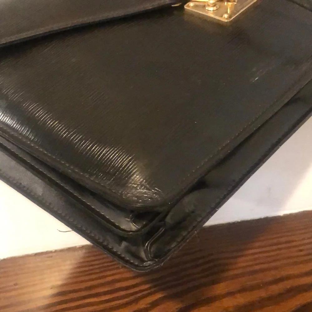 LOUIS VUITTON Black Epi Leather Ambassador Serviette Locking Laptop Bag